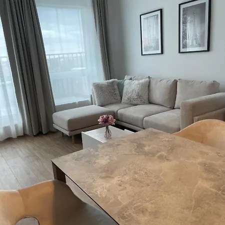 Make Yourself At 布拉迪斯拉发